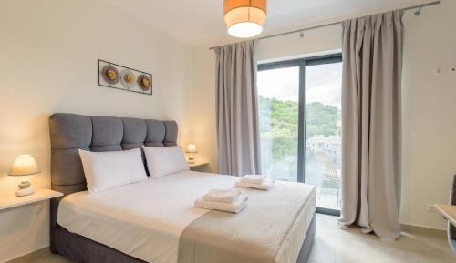 One-Bedroom Apartment with Sea View and Balcony