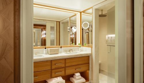 Grand Deluxe King Room