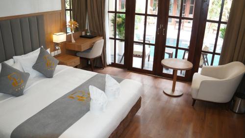Double Room with Pool View