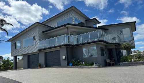 Three-Bedroom Holiday Home 
