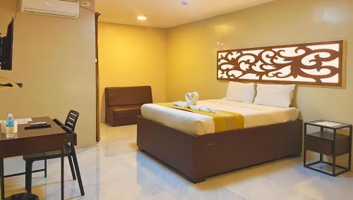 Standard Queen Room