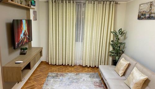 One-Bedroom Apartment with Park View