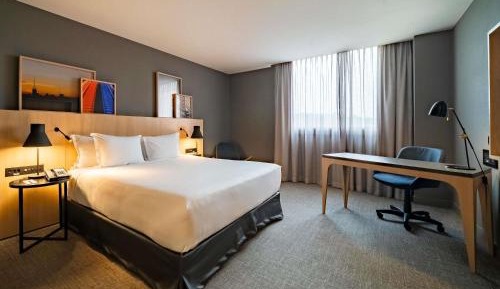 Deluxe Queen Room