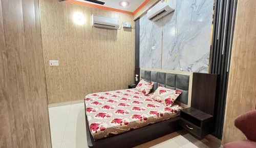 Deluxe Double Room (2 Adults + 1 Child)