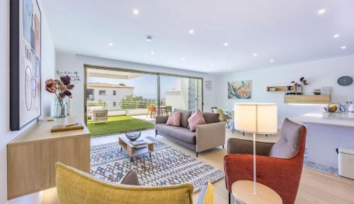 Two-Bedroom Apartment with Terrace and Sea View