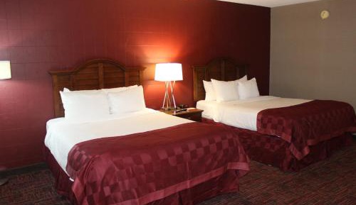 Queen Room with Two Queen Beds and Roll-in Shower - Mobility Accessible/Non-Smoking