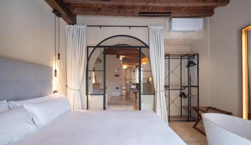 Deluxe One-Bedroom Apartment with City View