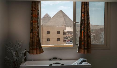 Junior Suite with Jacuzzi - Panoramic Pyramids View