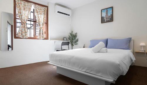 Standard Double Room with Shared Bathroom