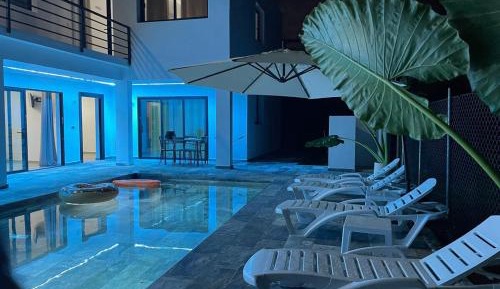 One-Bedroom Apartment with Pool View