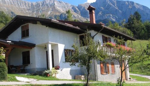 Apartment with Mountain View