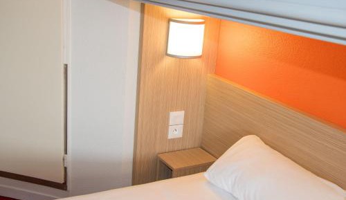 Triple Room (1 Double Bed + 1 Single Bed)