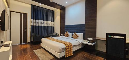 Suite with Garden View