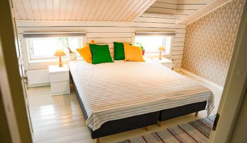 Deluxe One-Bedroom Apartment