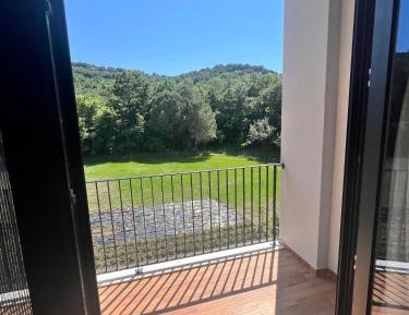 Deluxe Double Room (2 Adults + 1 Child)