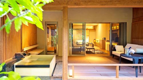 Japanese / Western Style Villa with Semi-Open Bath (B)