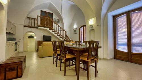 Three-Bedroom Deluxe Apartment