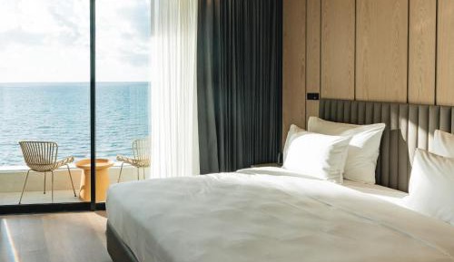 Deluxe Room with Sea View