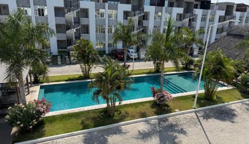 Apartment with Pool View 