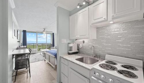 214 - Beachfront Heated Pool Studio Sleeps 3