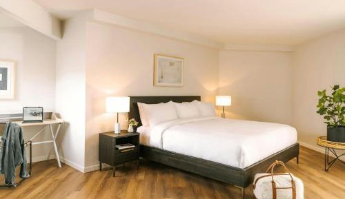 King Room - Mobility and Hearing Accessible with Roll-in Shower