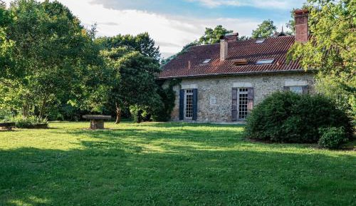Seven-Bedroom House