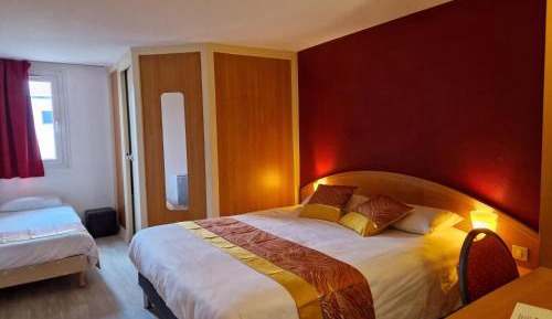 Triple Room (1 Double Bed + 1 Single Bed)