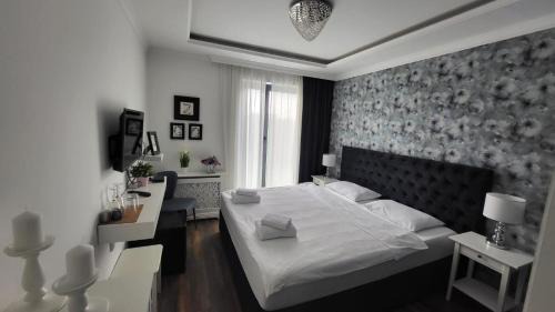 Deluxe Double Room (2 Adults + 1 Child)