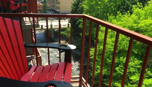King Room with River View - Disability Access/Non-Smoking