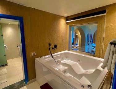 Suite with Lake View