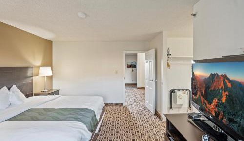 Deluxe King Suite