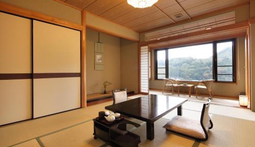 Japanese-Style Twin Room with Shared Bathroom - Non-Smoking