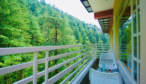Three-Bedroom Apartment with Mountain View