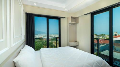 One-Bedroom Apartment with Balcony and Sea View