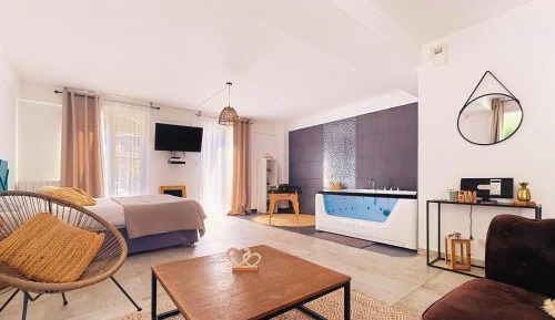 Suite with Garden View