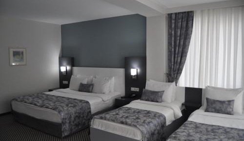 Deluxe Family Room