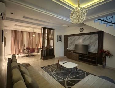 Four-Bedroom Apartment with Balcony 