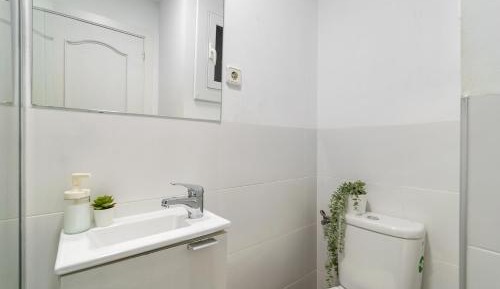 Single Room with Shared Bathroom