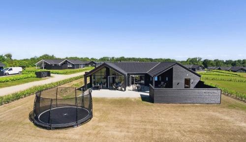 Seven-Bedroom Holiday Home