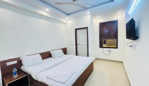 Deluxe Double Room (2 Adults + 1 Child)