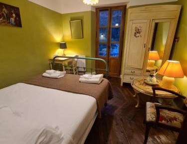 Standard Double Room with Shared Bathroom