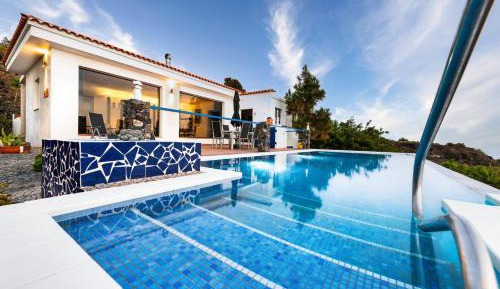 Deluxe Two-Bedroom Villa with Private Pool and Sea View (4 Adults)