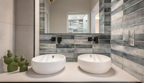 One-Bedroom Deluxe Apartment