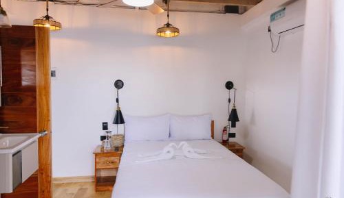 Deluxe Double Room with Side Sea View