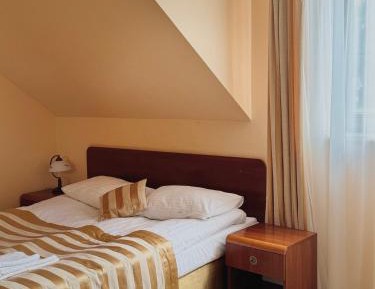 Standard Queen Room