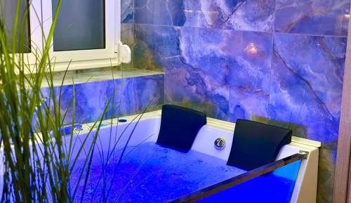Studio with Spa Bath