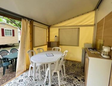 Two-Bedroom Bungalow without bathroom