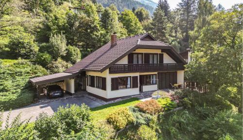 Three-Bedroom Holiday Home 