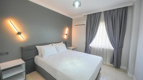 Deluxe Double Room with Balcony and Sea View