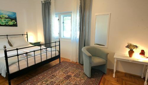 Apartment with Garden View